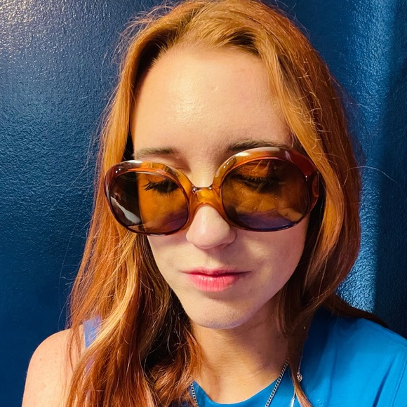 Vintage Oversized Sunglasses - Picture 8 of 11